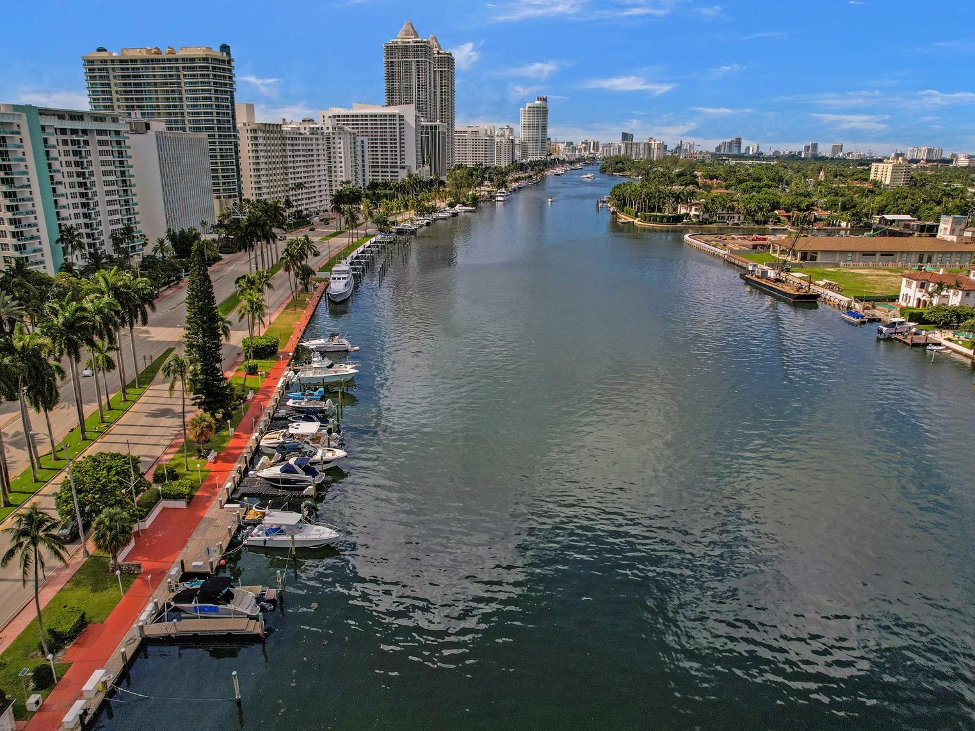 With Perks, Pools, Fitness Center, And A Relaxing Bathtub 916 Miami Beach