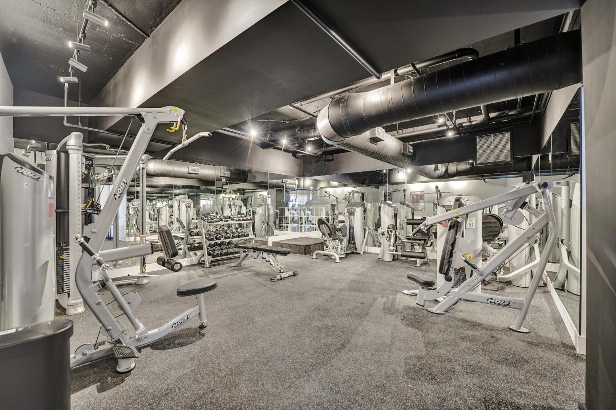 With Perks, Pools, Fitness Center, And A Relaxing Bathtub 916 Apartment Miami Beach