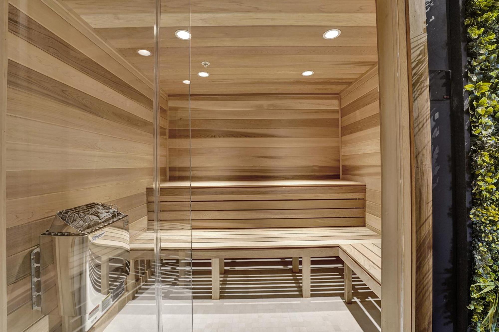 Apartment With Perks, Pools, Fitness Center, And A Relaxing Bathtub 916