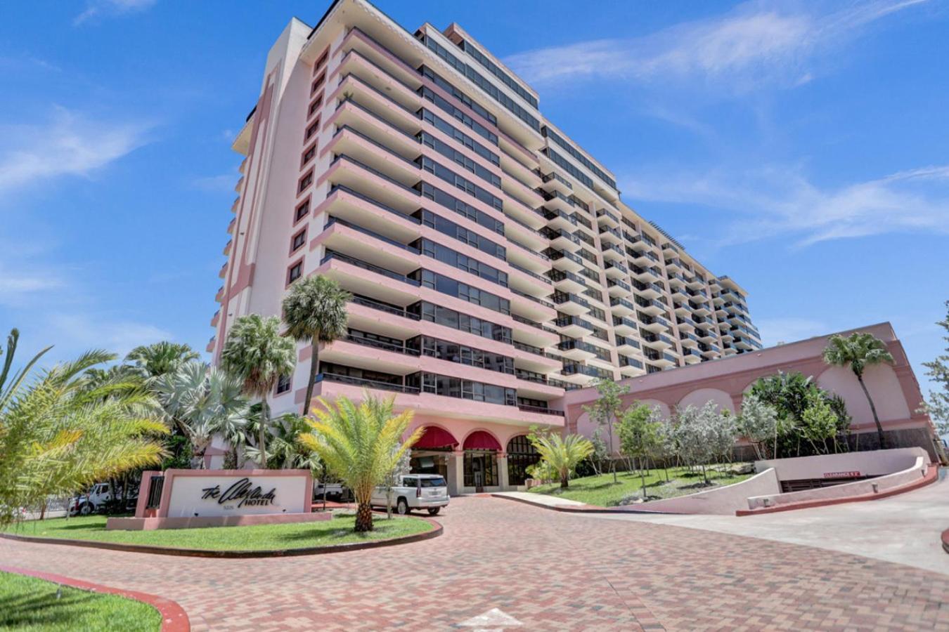With Perks, Pools, Fitness Center, And A Relaxing Bathtub 916 Apartment Miami Beach